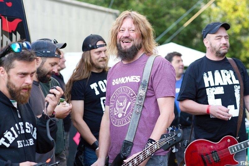 Keltská noc v Harrachově: Na doskočišti skokanského můstku řádili Arakain i Tři sestry