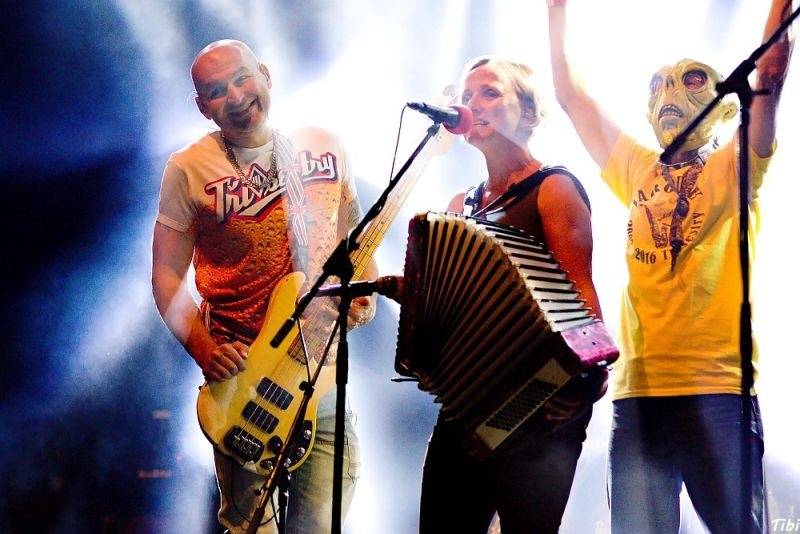 Keltská noc v Harrachově: Na doskočišti skokanského můstku řádili Arakain i Tři sestry