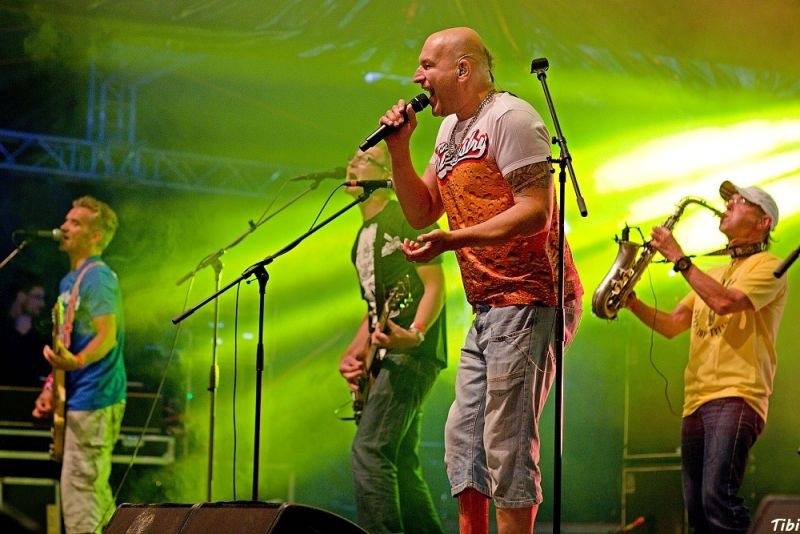 Keltská noc v Harrachově: Na doskočišti skokanského můstku řádili Arakain i Tři sestry