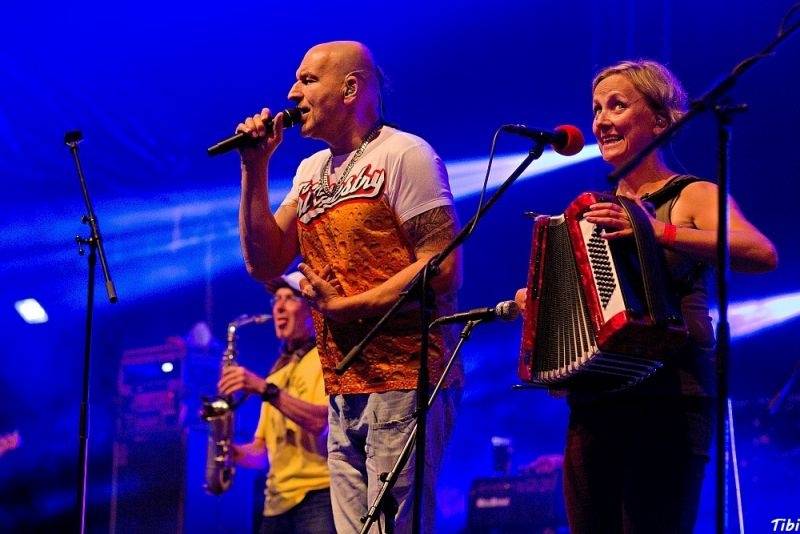 Keltská noc v Harrachově: Na doskočišti skokanského můstku řádili Arakain i Tři sestry