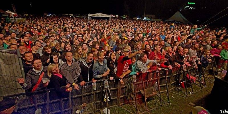 Keltská noc v Harrachově: Na doskočišti skokanského můstku řádili Arakain i Tři sestry