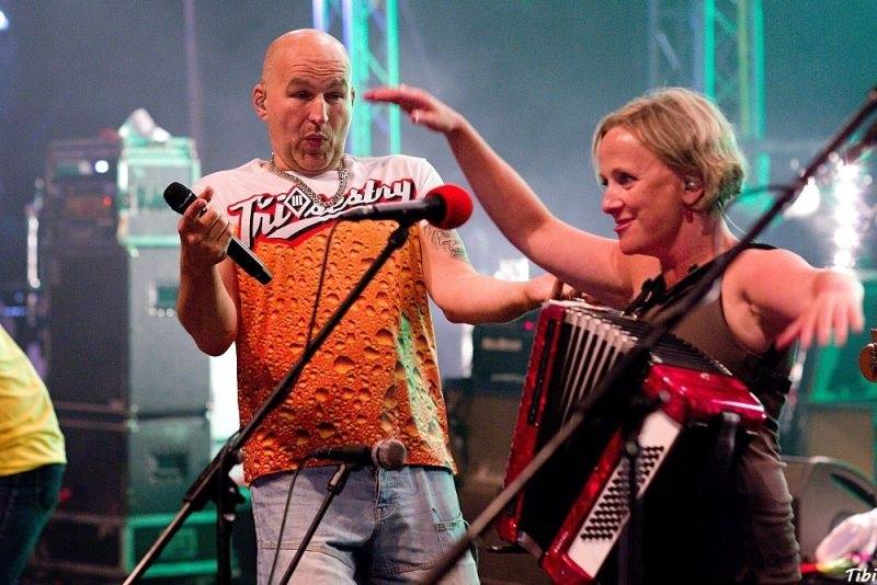 Keltská noc v Harrachově: Na doskočišti skokanského můstku řádili Arakain i Tři sestry