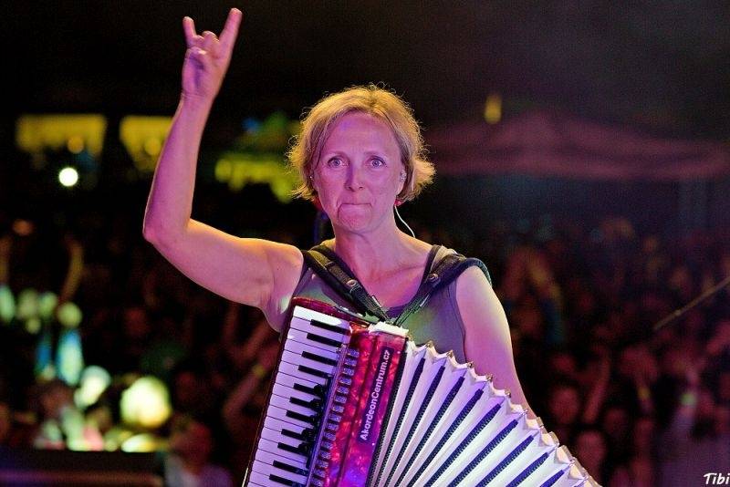 Keltská noc v Harrachově: Na doskočišti skokanského můstku řádili Arakain i Tři sestry