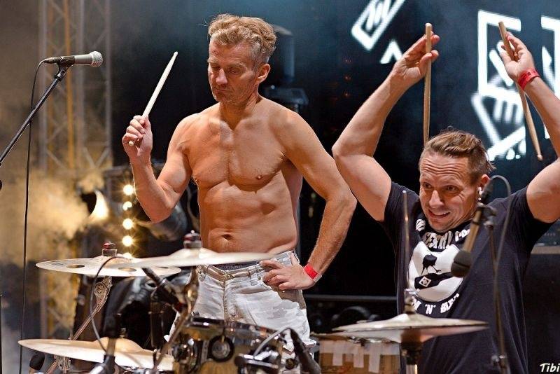 Keltská noc v Harrachově: Na doskočišti skokanského můstku řádili Arakain i Tři sestry