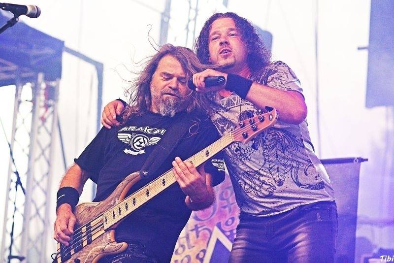 Keltská noc v Harrachově: Na doskočišti skokanského můstku řádili Arakain i Tři sestry