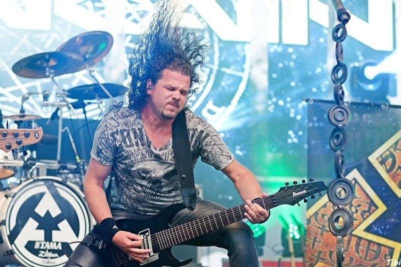 Keltská noc v Harrachově: Na doskočišti skokanského můstku řádili Arakain i Tři sestry