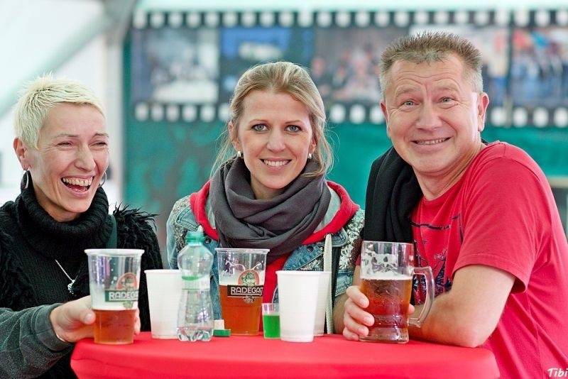 Keltská noc v Harrachově: Na doskočišti skokanského můstku řádili Arakain i Tři sestry