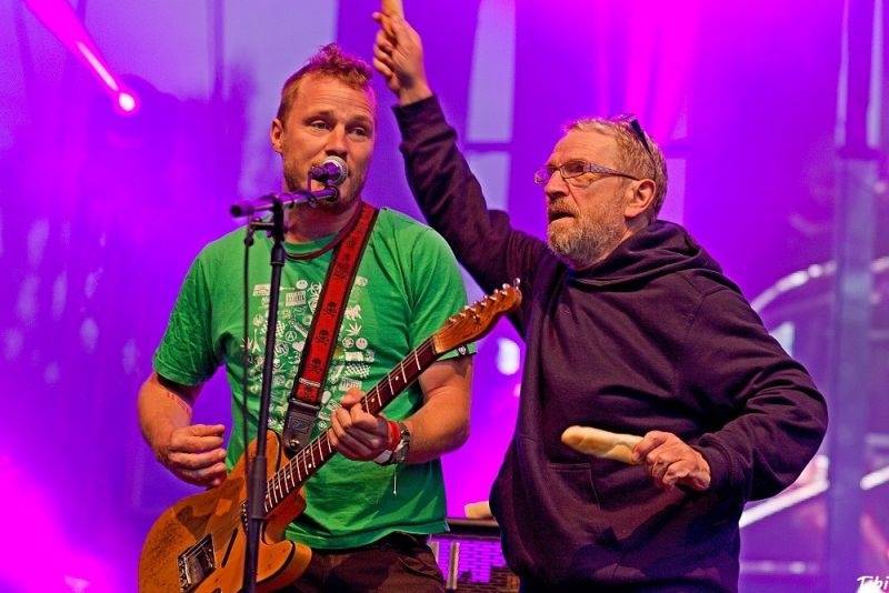 Keltská noc v Harrachově: Na doskočišti skokanského můstku řádili Arakain i Tři sestry