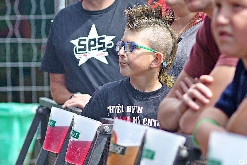 Keltská noc v Harrachově: Na doskočišti skokanského můstku řádili Arakain i Tři sestry