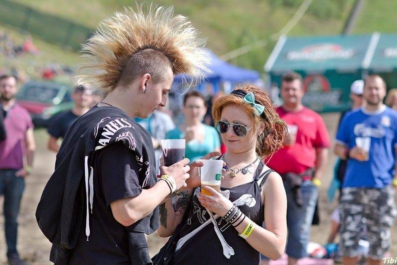 Keltská noc v Harrachově: Na doskočišti skokanského můstku řádili Arakain i Tři sestry