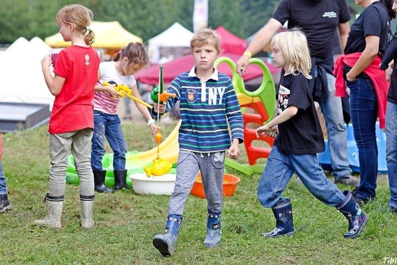 Keltská noc v Harrachově: Na doskočišti skokanského můstku řádili Arakain i Tři sestry