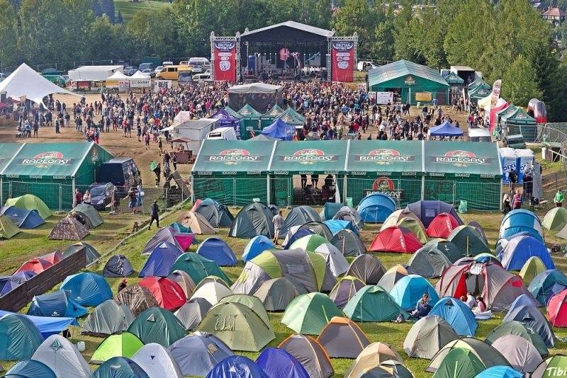 Keltská noc v Harrachově: Na doskočišti skokanského můstku řádili Arakain i Tři sestry