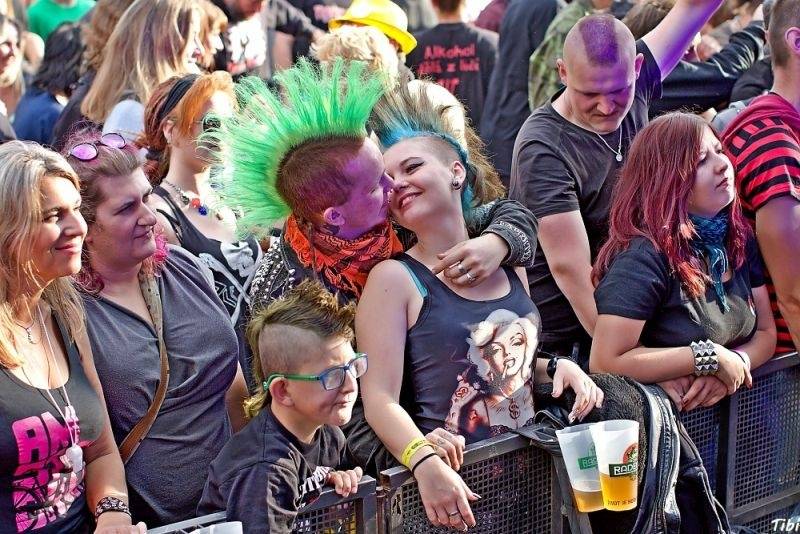 Keltská noc v Harrachově: Na doskočišti skokanského můstku řádili Arakain i Tři sestry