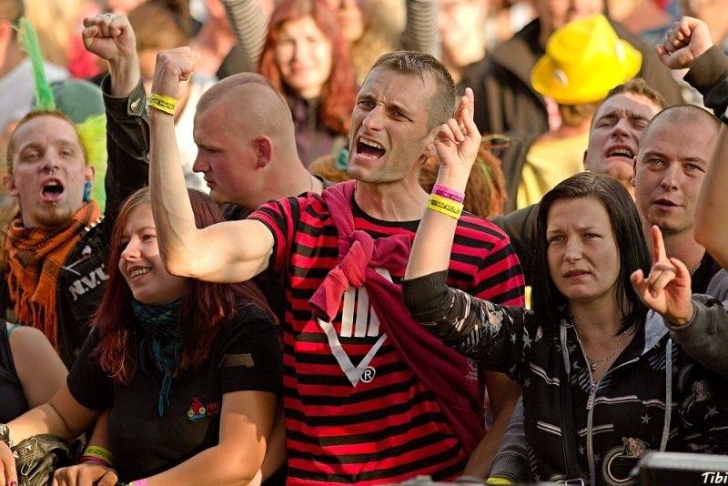 Keltská noc v Harrachově: Na doskočišti skokanského můstku řádili Arakain i Tři sestry