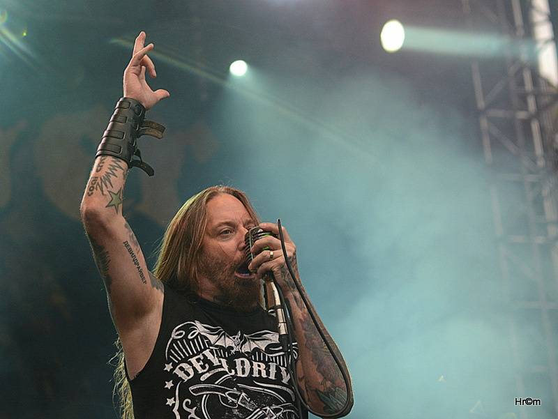 V Josefově běsní metalisté. Brutal Assault začal v blátě a zimě