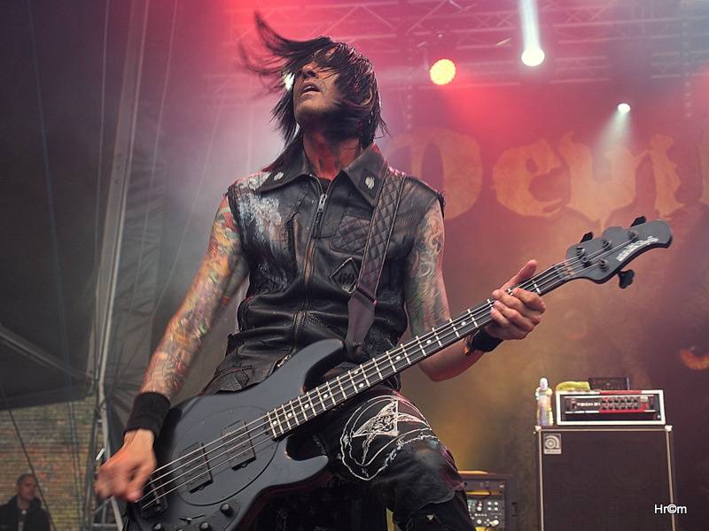 V Josefově běsní metalisté. Brutal Assault začal v blátě a zimě