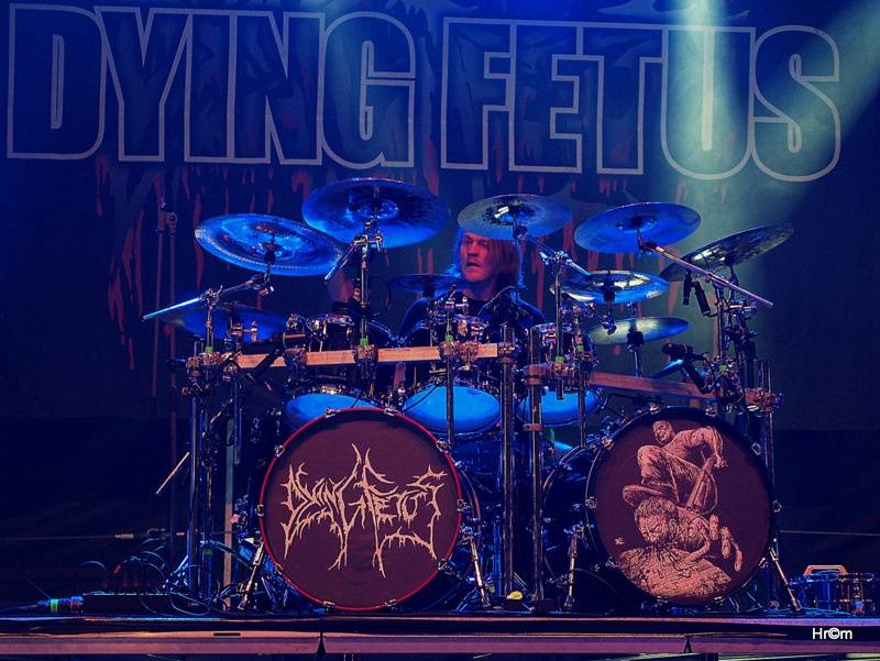 V Josefově běsní metalisté. Brutal Assault začal v blátě a zimě