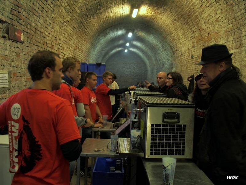 V Josefově běsní metalisté. Brutal Assault začal v blátě a zimě