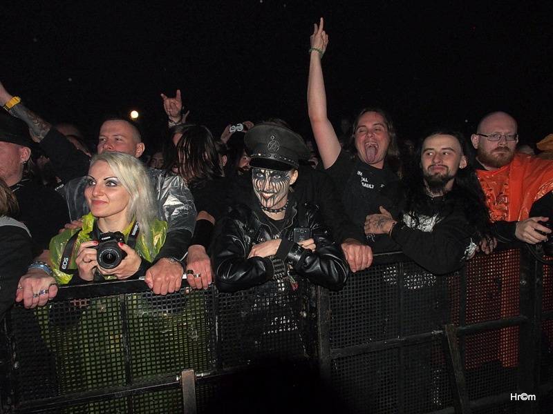 V Josefově běsní metalisté. Brutal Assault začal v blátě a zimě