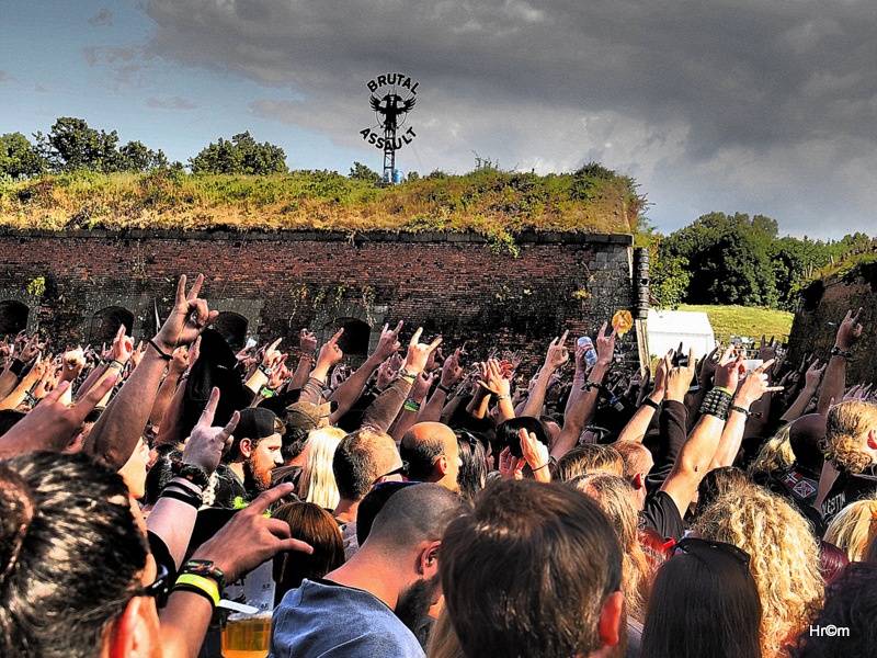 Hvězdou druhého dne Brutal Assault byli Ministry, buráceli i H2O nebo Exodus