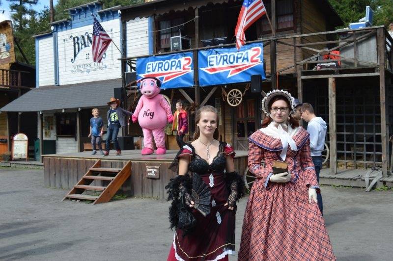 Léto lásky si podmanilo Šiklův mlýn. Fanoušky bavili Ewa Farna, Chinaski, Slza i Jelen