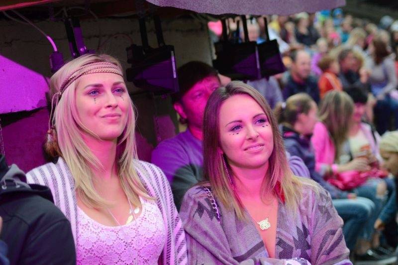 Léto lásky si podmanilo Šiklův mlýn. Fanoušky bavili Ewa Farna, Chinaski, Slza i Jelen