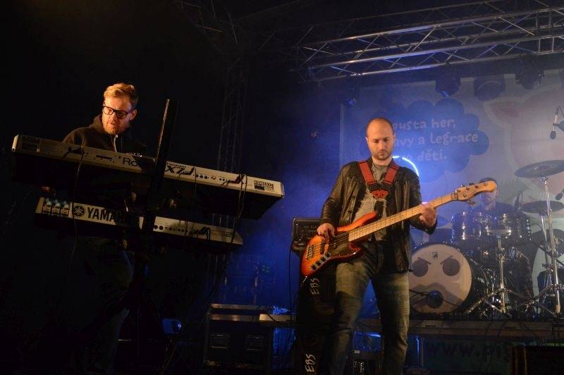 Léto lásky si podmanilo Šiklův mlýn. Fanoušky bavili Ewa Farna, Chinaski, Slza i Jelen