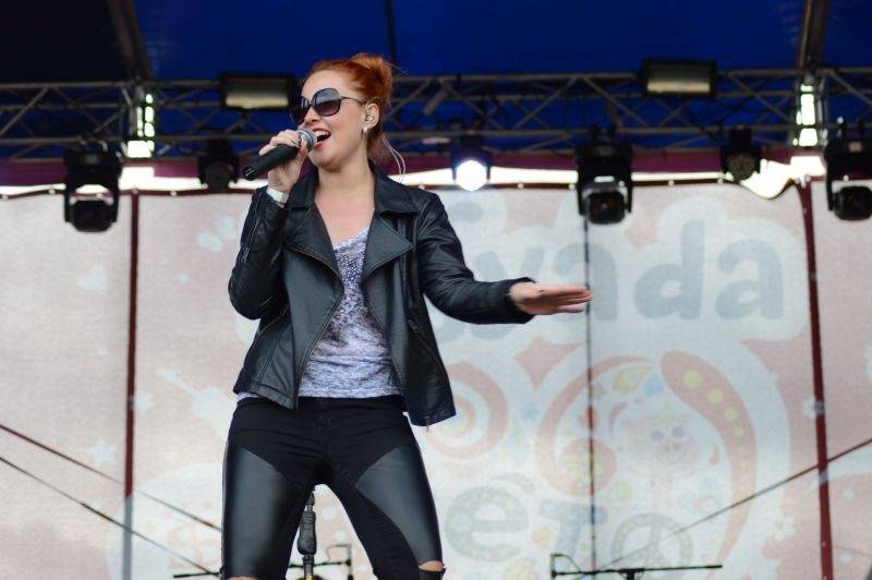 Léto lásky si podmanilo Šiklův mlýn. Fanoušky bavili Ewa Farna, Chinaski, Slza i Jelen