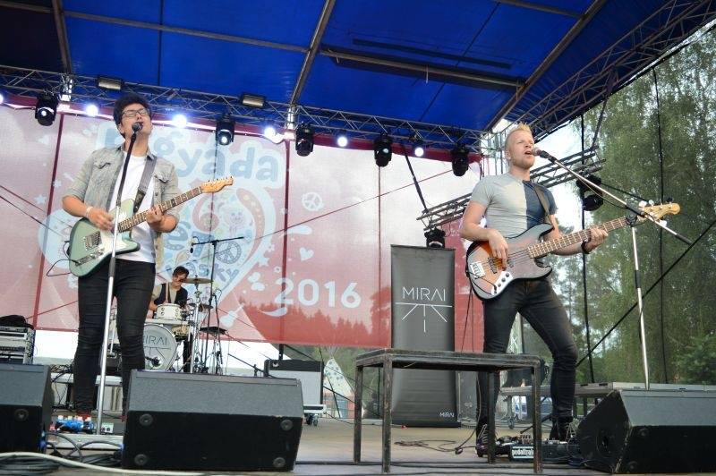 Léto lásky si podmanilo Šiklův mlýn. Fanoušky bavili Ewa Farna, Chinaski, Slza i Jelen