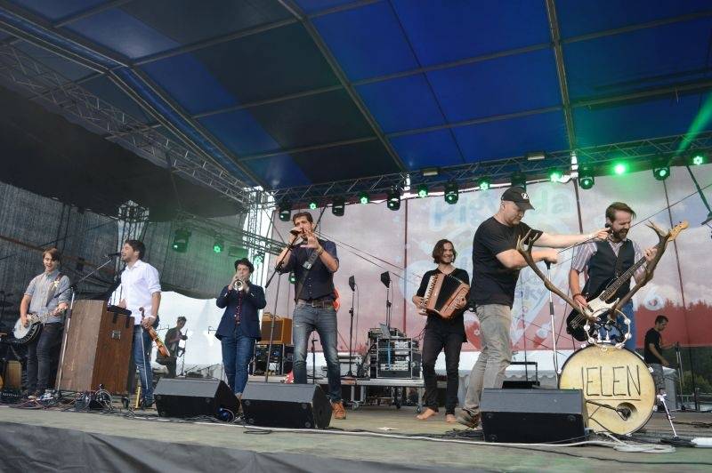 Léto lásky si podmanilo Šiklův mlýn. Fanoušky bavili Ewa Farna, Chinaski, Slza i Jelen