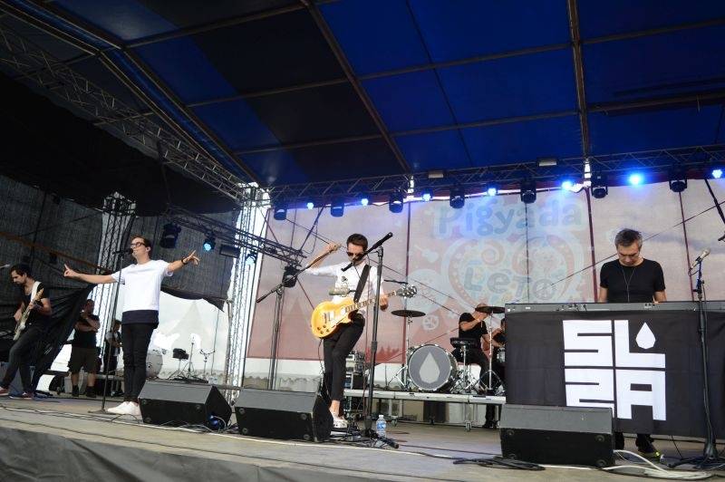 Léto lásky si podmanilo Šiklův mlýn. Fanoušky bavili Ewa Farna, Chinaski, Slza i Jelen