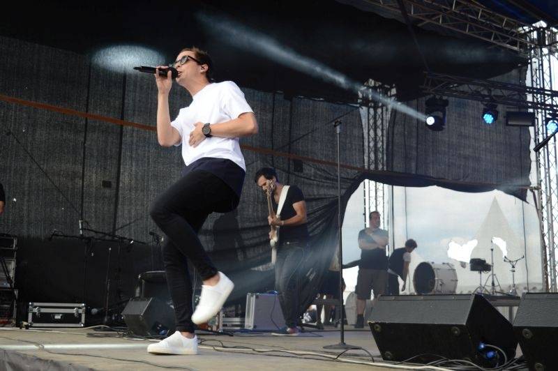 Léto lásky si podmanilo Šiklův mlýn. Fanoušky bavili Ewa Farna, Chinaski, Slza i Jelen