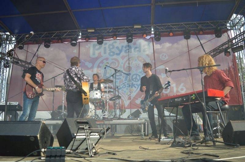 Léto lásky si podmanilo Šiklův mlýn. Fanoušky bavili Ewa Farna, Chinaski, Slza i Jelen