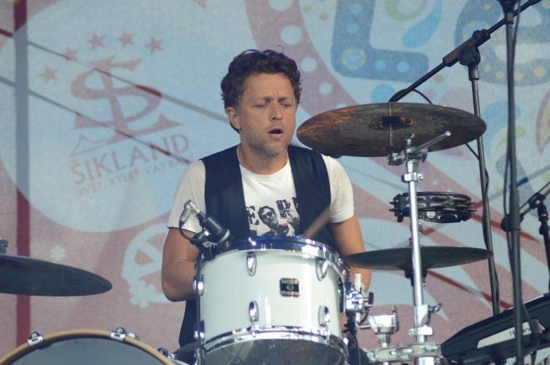 Léto lásky si podmanilo Šiklův mlýn. Fanoušky bavili Ewa Farna, Chinaski, Slza i Jelen