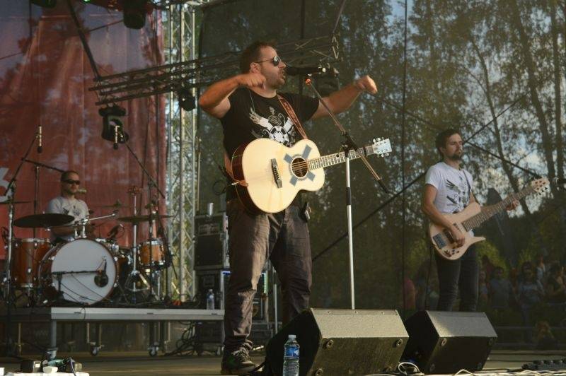 Léto lásky si podmanilo Šiklův mlýn. Fanoušky bavili Ewa Farna, Chinaski, Slza i Jelen