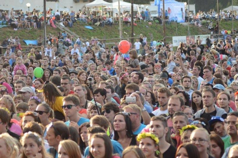 Léto lásky si podmanilo Šiklův mlýn. Fanoušky bavili Ewa Farna, Chinaski, Slza i Jelen