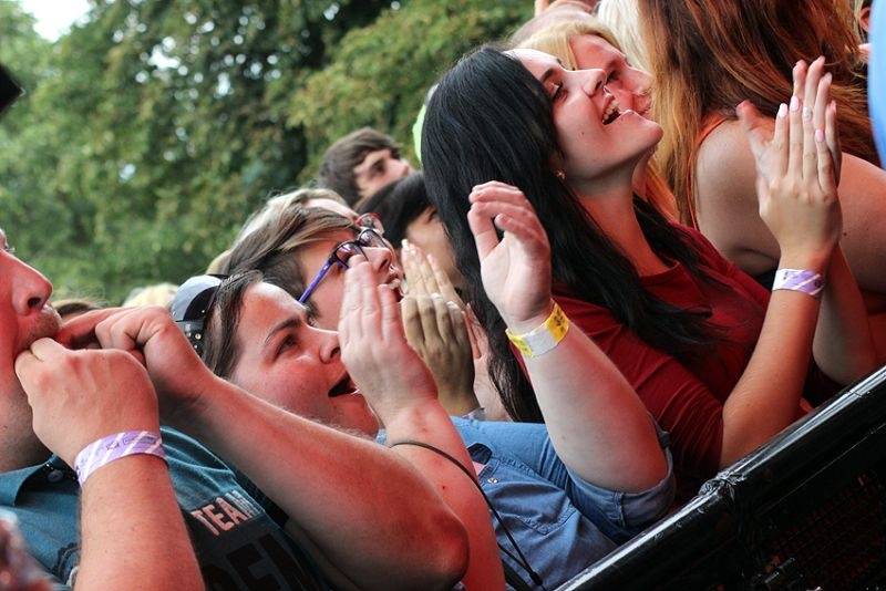 Hrady CZ se přesunuly na Moravu. Kabát, UDG i Rybičky 48 buráceli pod hradem Veveří