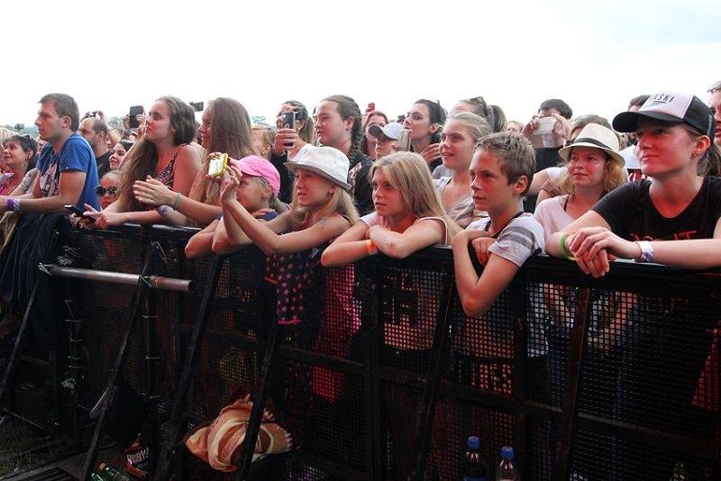 Hrady CZ se přesunuly na Moravu. Kabát, UDG i Rybičky 48 buráceli pod hradem Veveří