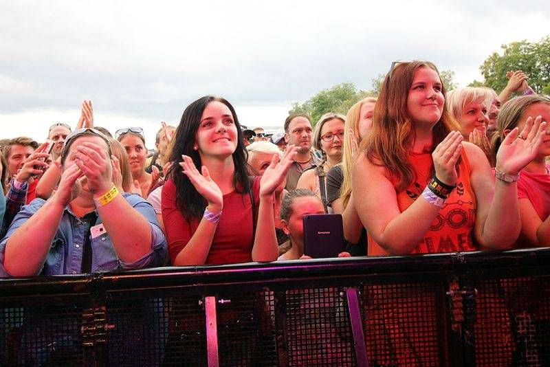 Hrady CZ se přesunuly na Moravu. Kabát, UDG i Rybičky 48 buráceli pod hradem Veveří