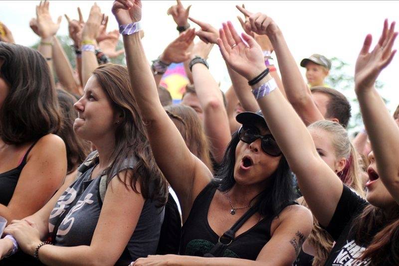 Hrady CZ se přesunuly na Moravu. Kabát, UDG i Rybičky 48 buráceli pod hradem Veveří