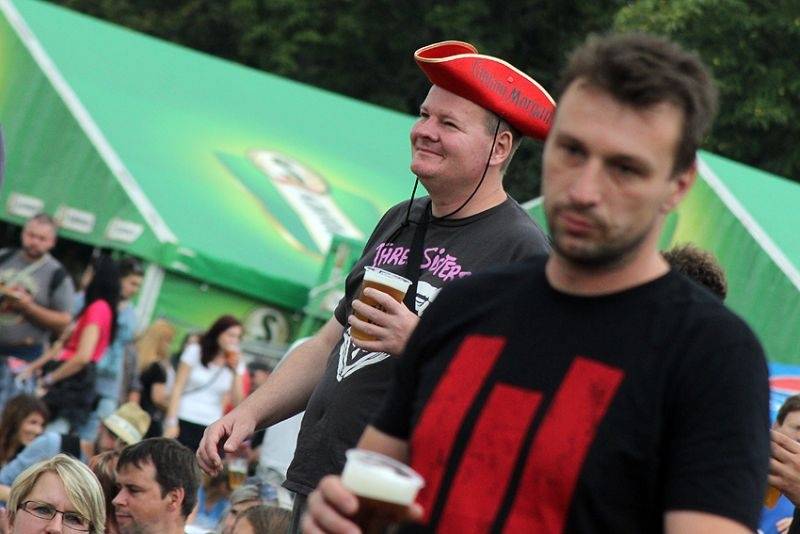 Hrady CZ se přesunuly na Moravu. Kabát, UDG i Rybičky 48 buráceli pod hradem Veveří