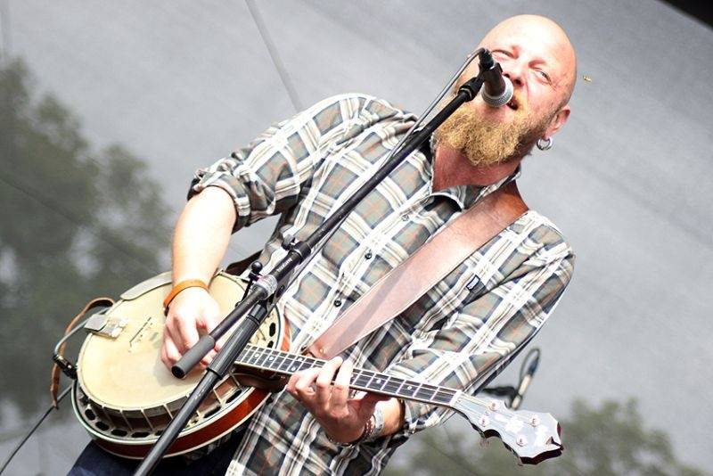 Hrady CZ se přesunuly na Moravu. Kabát, UDG i Rybičky 48 buráceli pod hradem Veveří