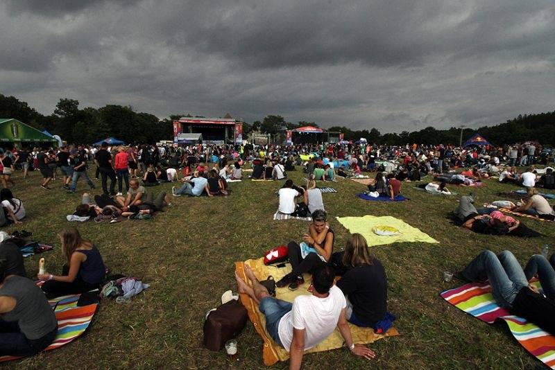 Hrady CZ se přesunuly na Moravu. Kabát, UDG i Rybičky 48 buráceli pod hradem Veveří