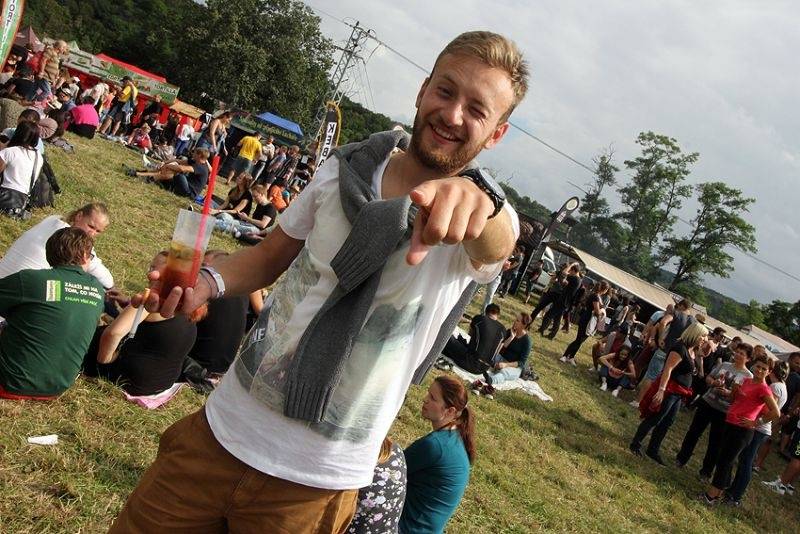 Hrady CZ se přesunuly na Moravu. Kabát, UDG i Rybičky 48 buráceli pod hradem Veveří