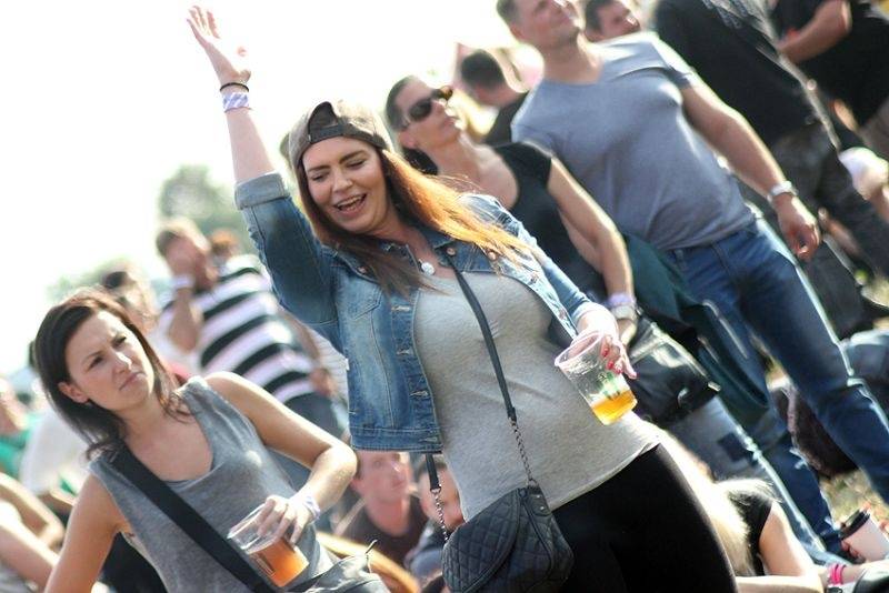 Hrady CZ se přesunuly na Moravu. Kabát, UDG i Rybičky 48 buráceli pod hradem Veveří