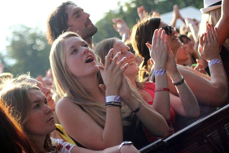 Hrady CZ se přesunuly na Moravu. Kabát, UDG i Rybičky 48 buráceli pod hradem Veveří