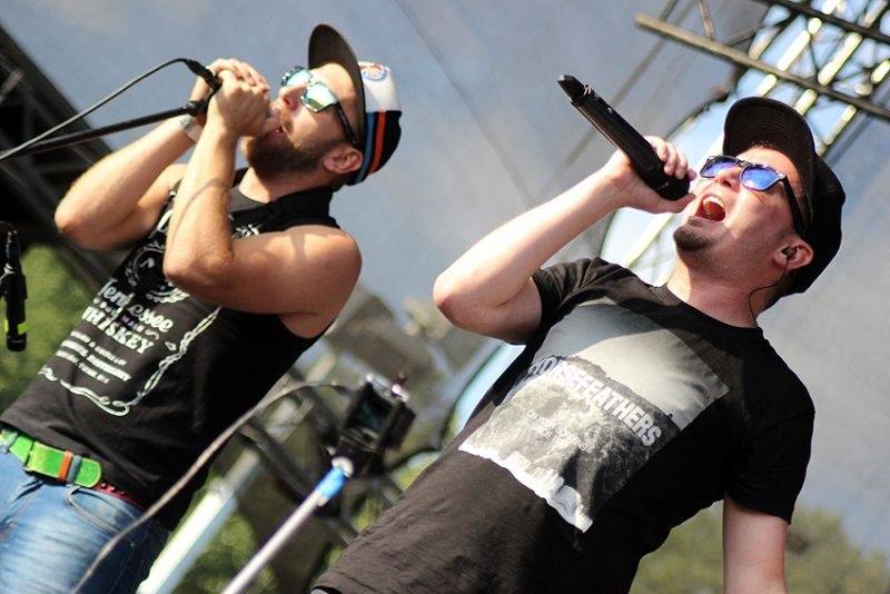 Hrady CZ se přesunuly na Moravu. Kabát, UDG i Rybičky 48 buráceli pod hradem Veveří