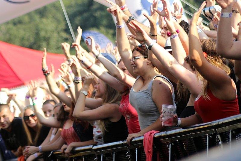 Hrady CZ se přesunuly na Moravu. Kabát, UDG i Rybičky 48 buráceli pod hradem Veveří