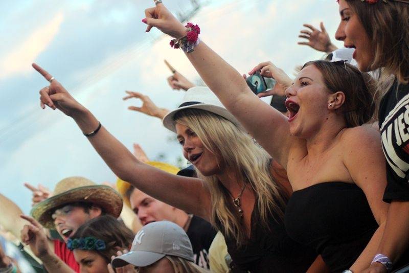 Hrady CZ se přesunuly na Moravu. Kabát, UDG i Rybičky 48 buráceli pod hradem Veveří