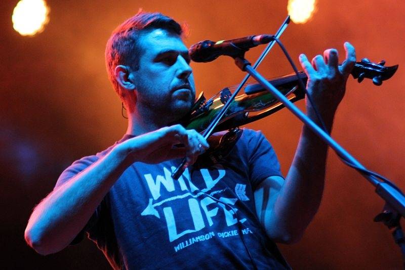 Hrady CZ se přesunuly na Moravu. Kabát, UDG i Rybičky 48 buráceli pod hradem Veveří